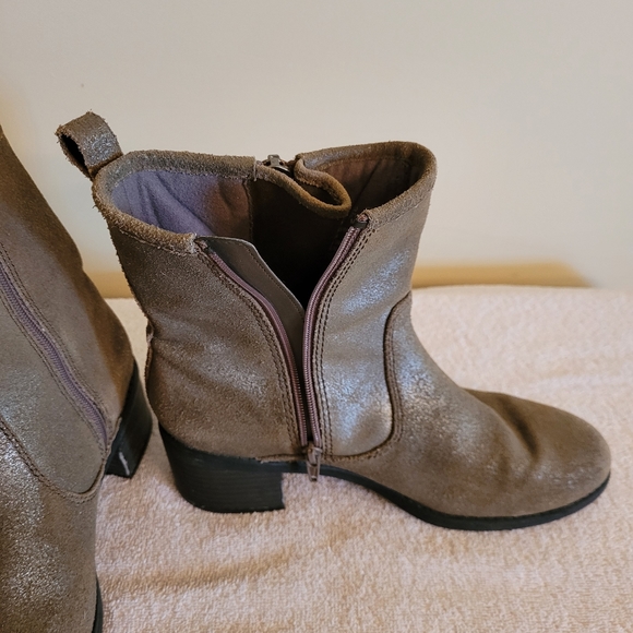 Clarks size 7 - Picture 12 of 12